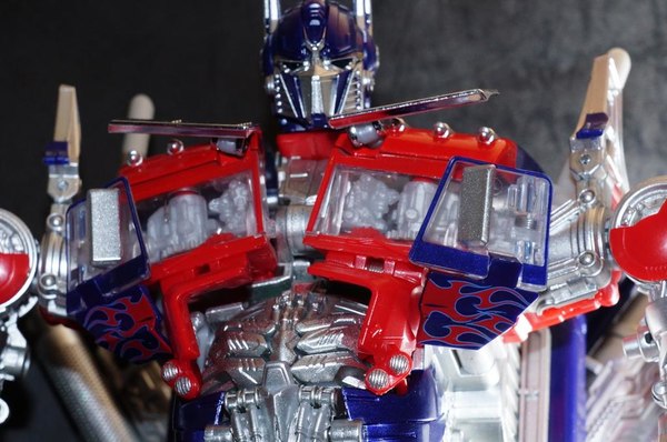 Transformers Asia APS 01 Striker Optimus Prime In Hand Images  (2 of 19)